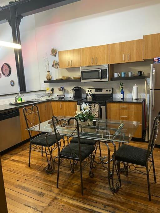 Charming 2 Bedroom Apartment Near Vcu Richmond Luaran gambar
